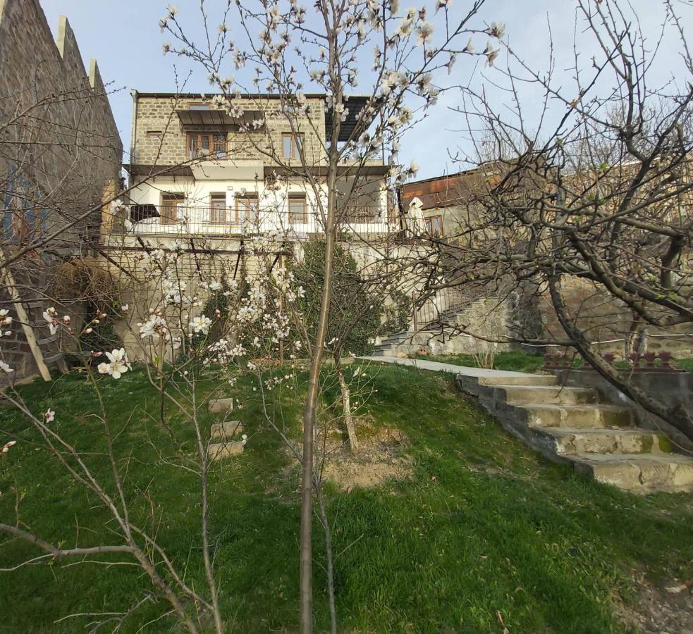 Hilltop Yerevan Hotel Exterior photo